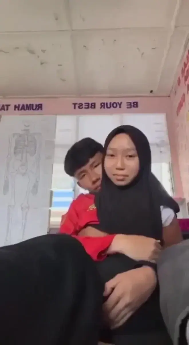 Viral Terbaru 2025 Bibirmu Menarikku Seperti Gravitasi Abg Terbaru Indonesia 2025 Viral